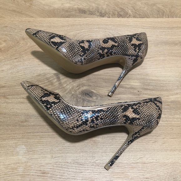 SOLD - Topshop Snake Print Pointy Toe Pumps - Picture 5 of 11